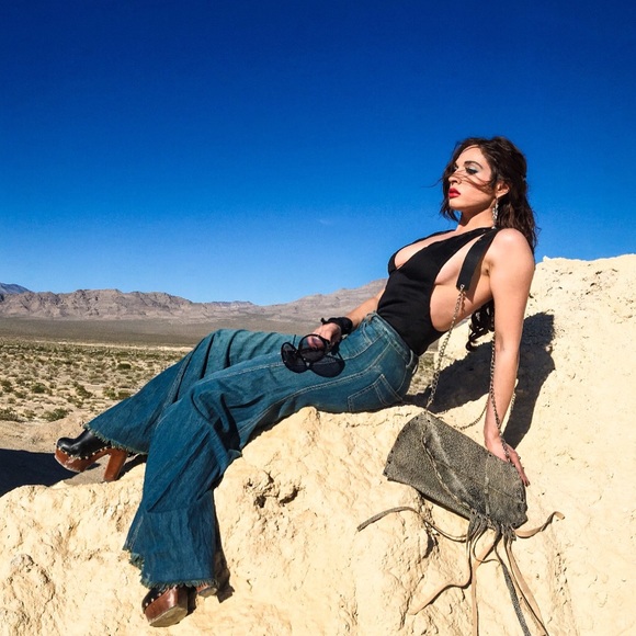 Meet your Posher, Ariana - Picture 12 of 12